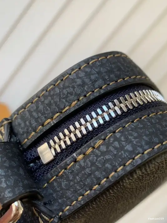 VUITTON LOUIS TRIO MESSENGER 0323